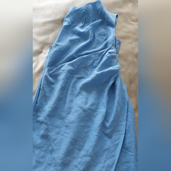 ISO- Dress size small - Picture 4 of 4